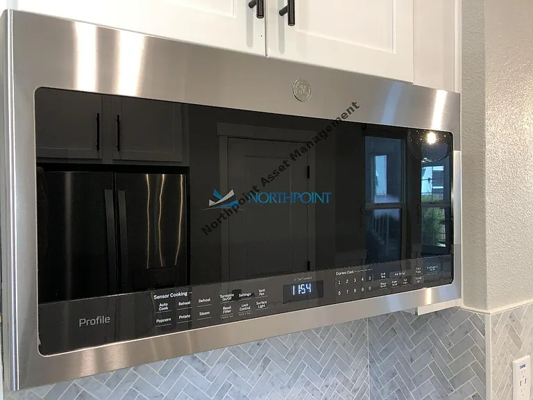 5013 Wuthering Ave — Photo 8