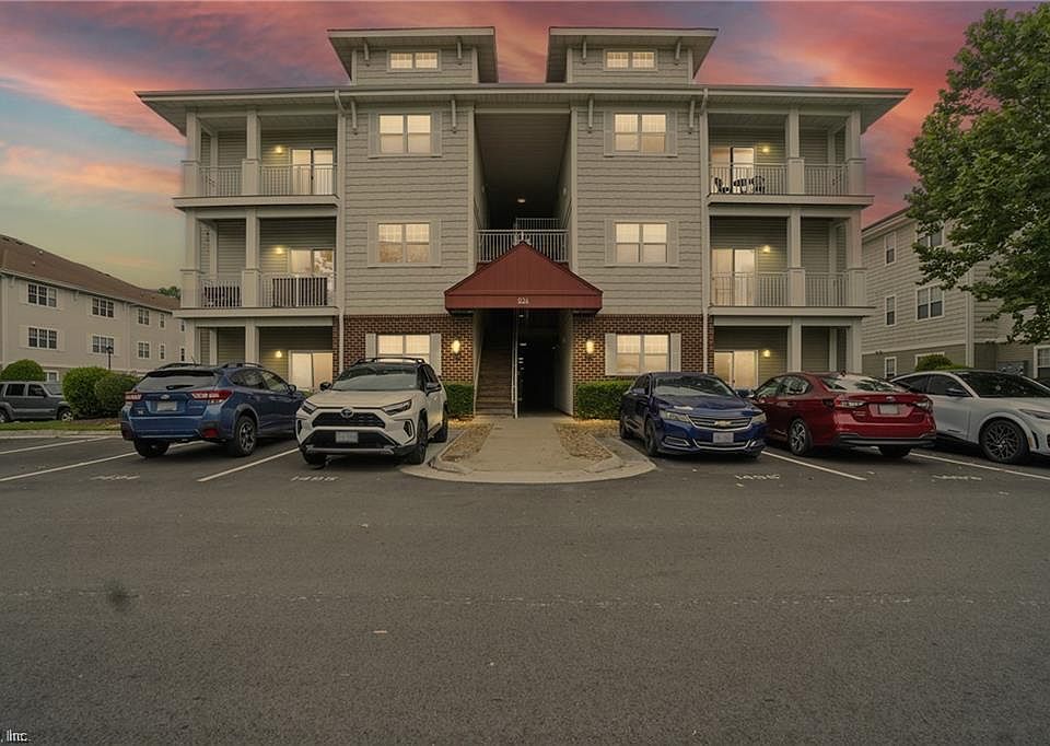 1st image of 924 Southmoor Dr Unit 204