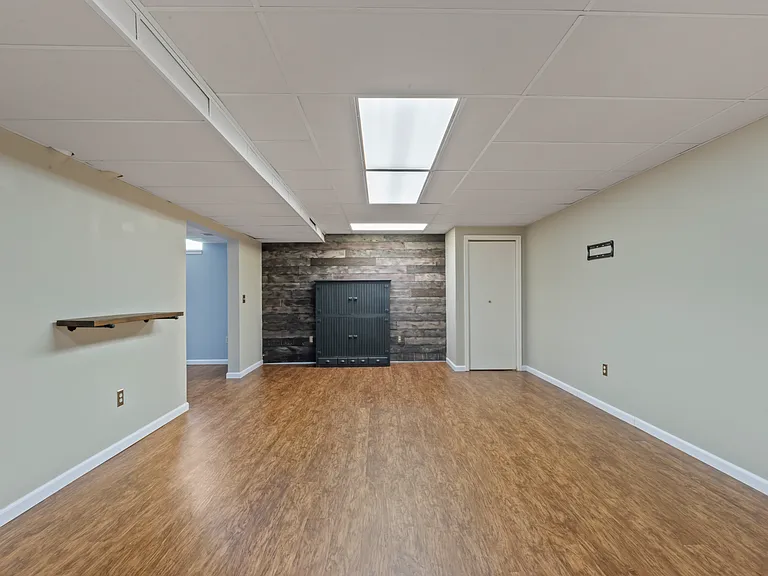 4690 Lindbergh Dr — Photo 45