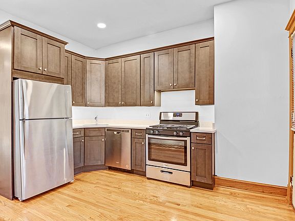 4th image of 3725 N Fremont St #3