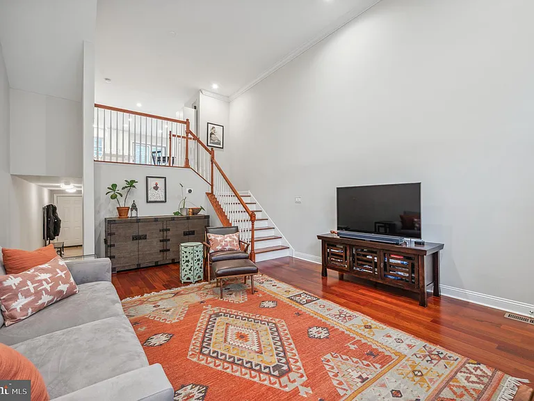 1802 Christian St — Photo 3