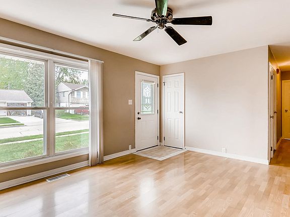 Windows are double pane energy efficient @ 10 1/2 years ago.