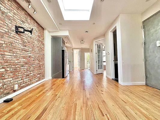 Rented by Doorway NYC, LLC | media 23