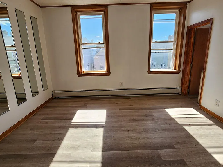 48 Lang St #2 — Photo 5