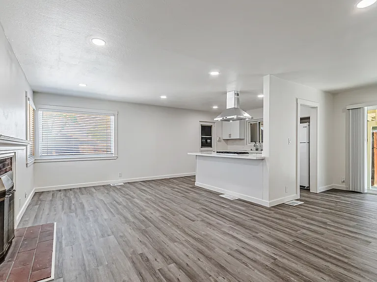 2158 San Rafael Ave — Photo 10