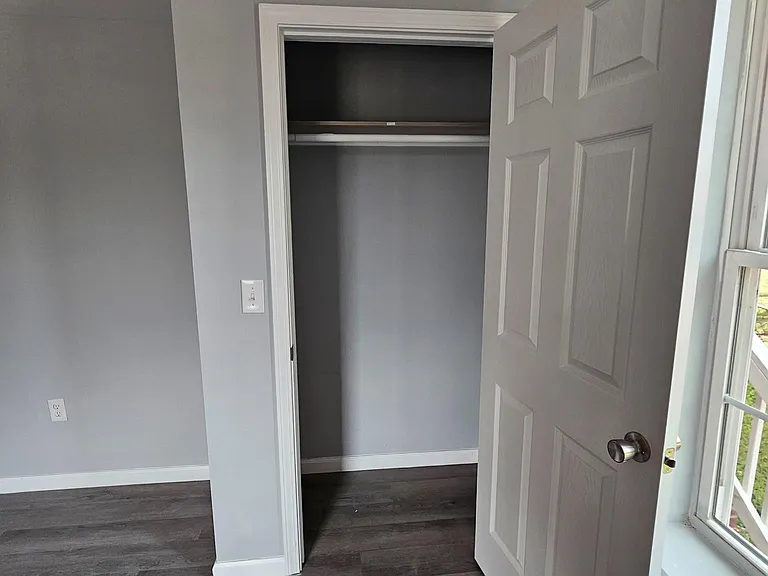 2391 Monroe Ave — Photo 6
