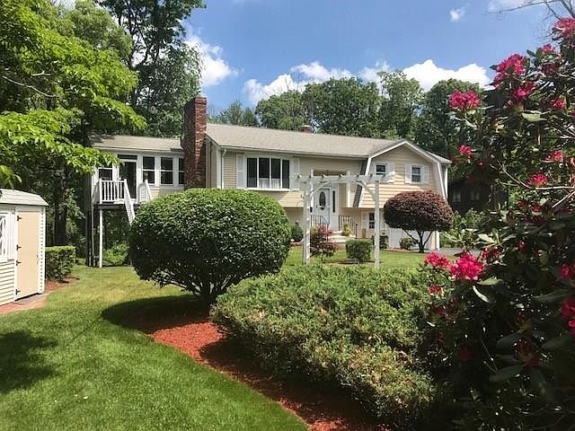2nd image of 26 Sharon Pkwy