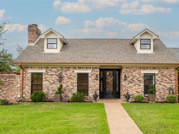 1308 Brook Hollow Dr, Bryan, TX 77802