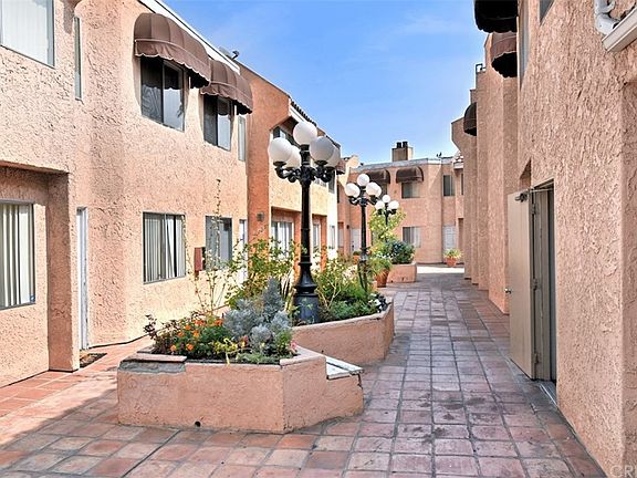 4th image of 8020 Langdon Ave Unit 210