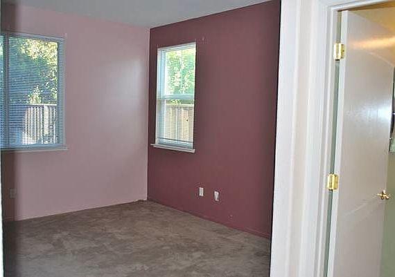 4th image of 4650 Twin Oaks Ct