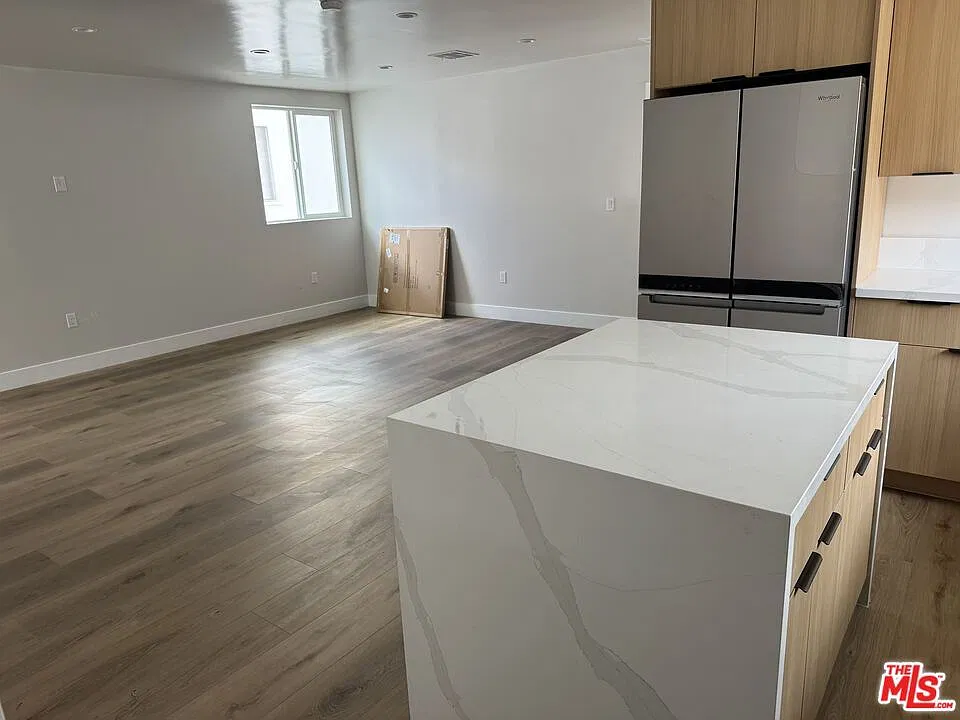 1 bed, 2.0 bath, 800 sqft, $3,100 — Photo 3