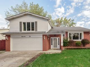 1910 E Kiowa Ln, Mount Prospect, IL