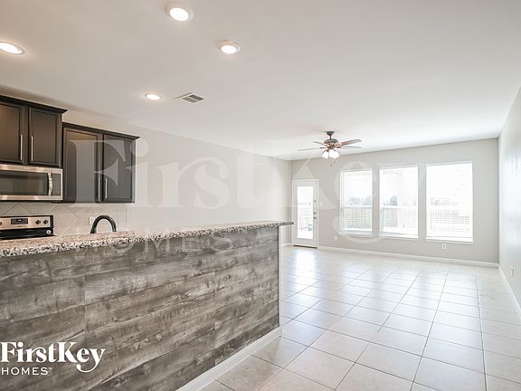 5th image of 710 Shady Meadow Ln