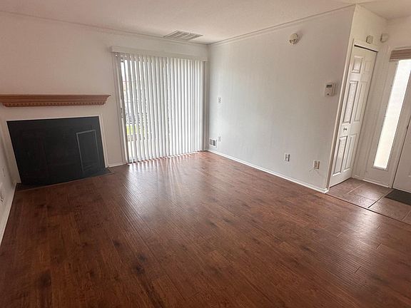 4th image of 551 Clubhouse Ct Unit 9