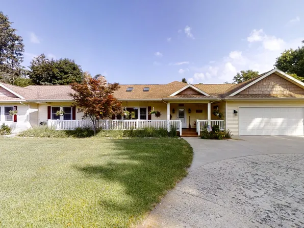 26704 Dutch Settlement St, Dowagiac, MI 49047