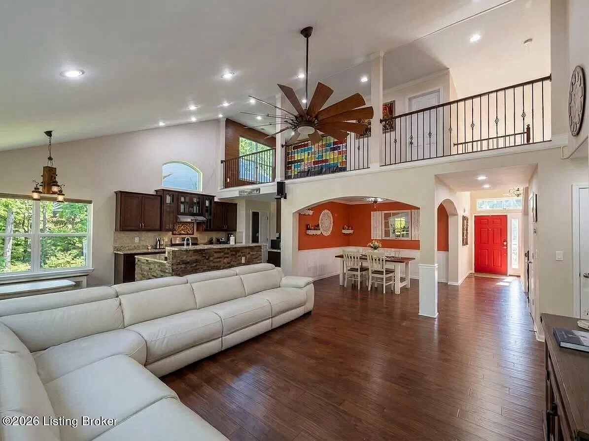 5 bed, 4.0 bath, 3850 sqft, $3,600 — Photo 3
