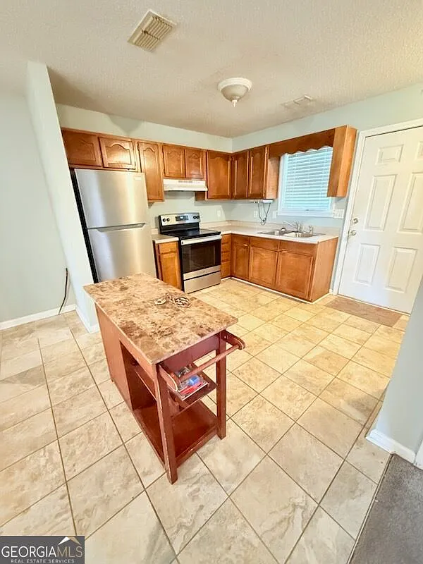 3 bed, 1.0 bath, 1062 sqft, $1,250 — Photo 4