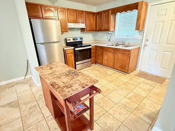 4th image of 606 Marcus St