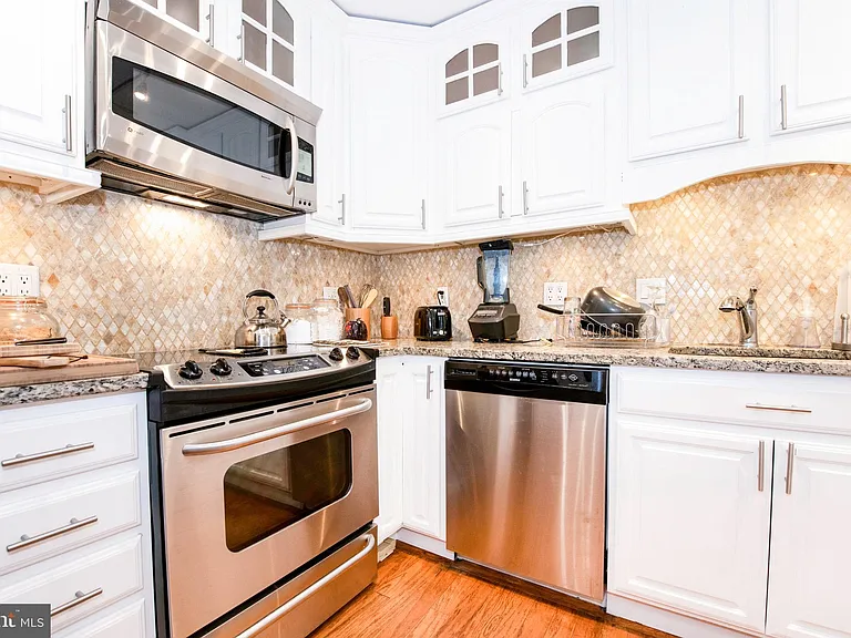 7036 Strathmore St #211 — Photo 25