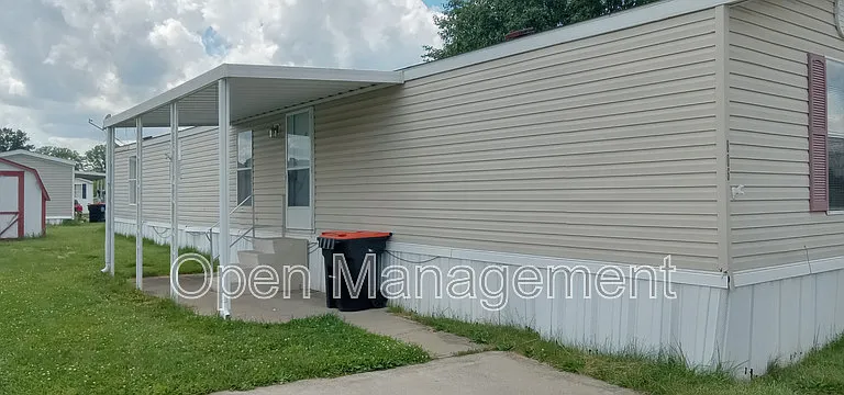 1100 Thornwood Dr #806 — Photo 1