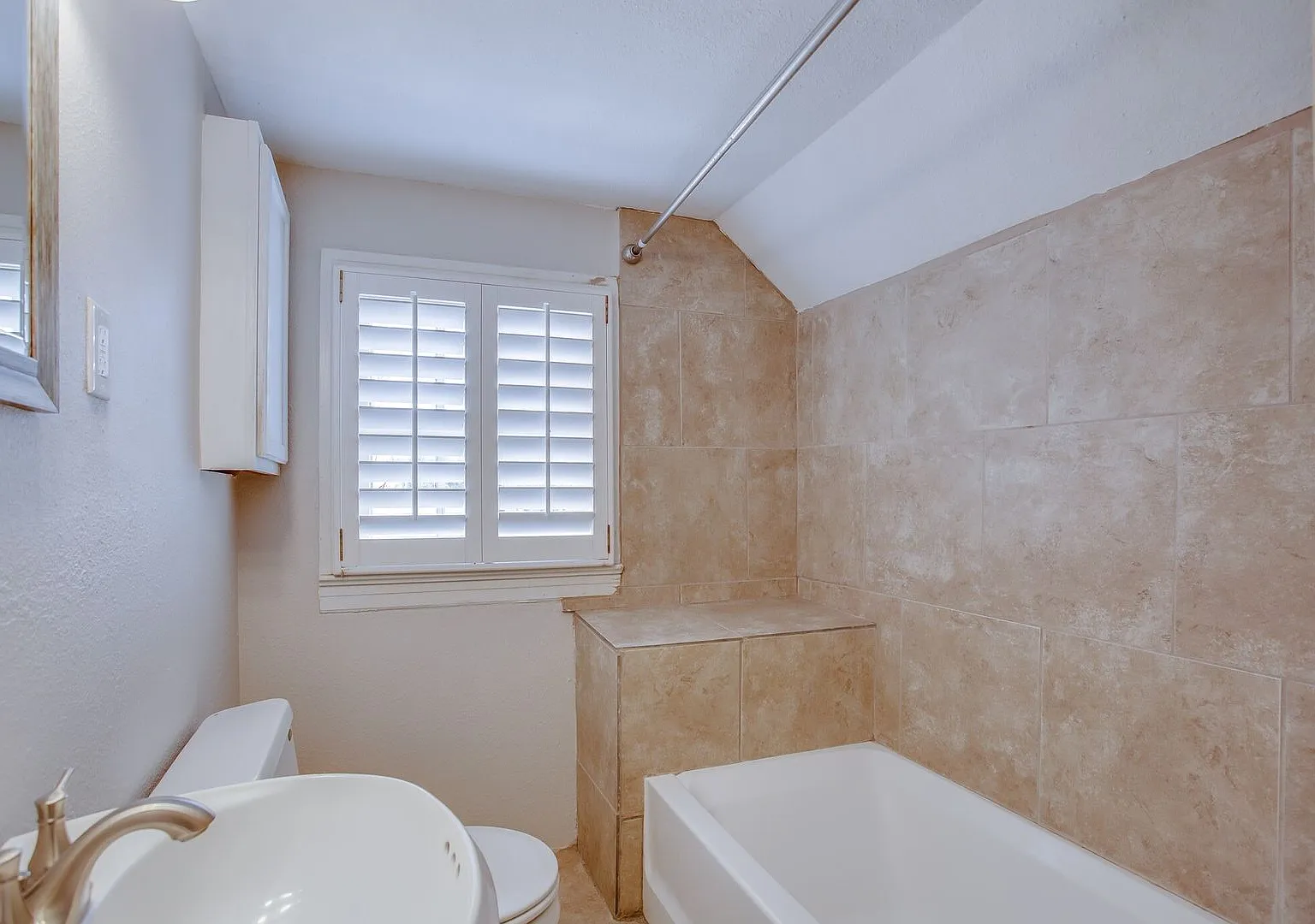 Available NOW! 4/2 in Heart of Lubbock! — Photo 4
