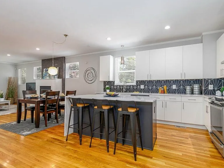 2698 N Marion St — Photo 3