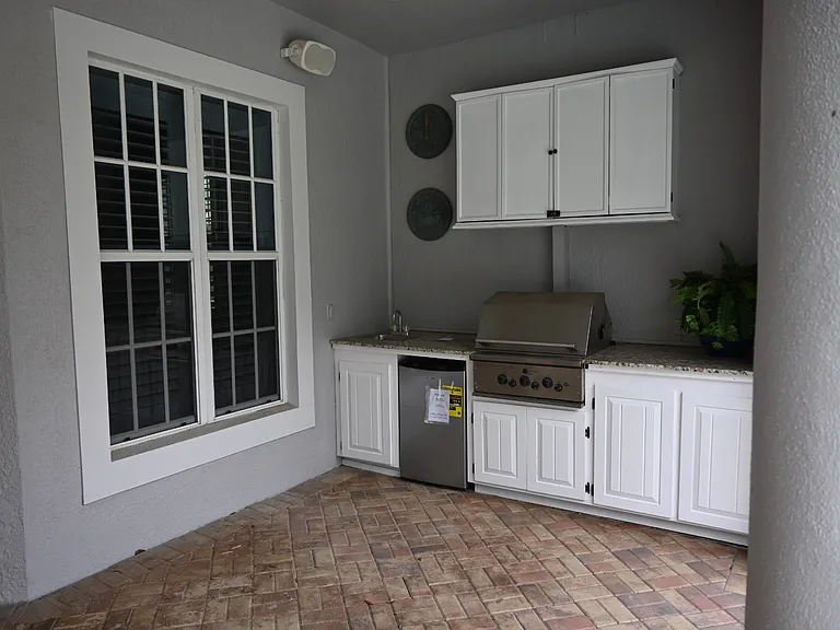 8122 Whitford Ct — Photo 16
