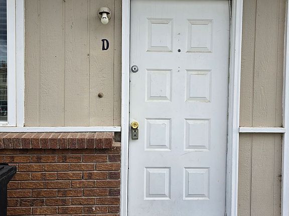 2nd image of 3247 1/2 Main St #D