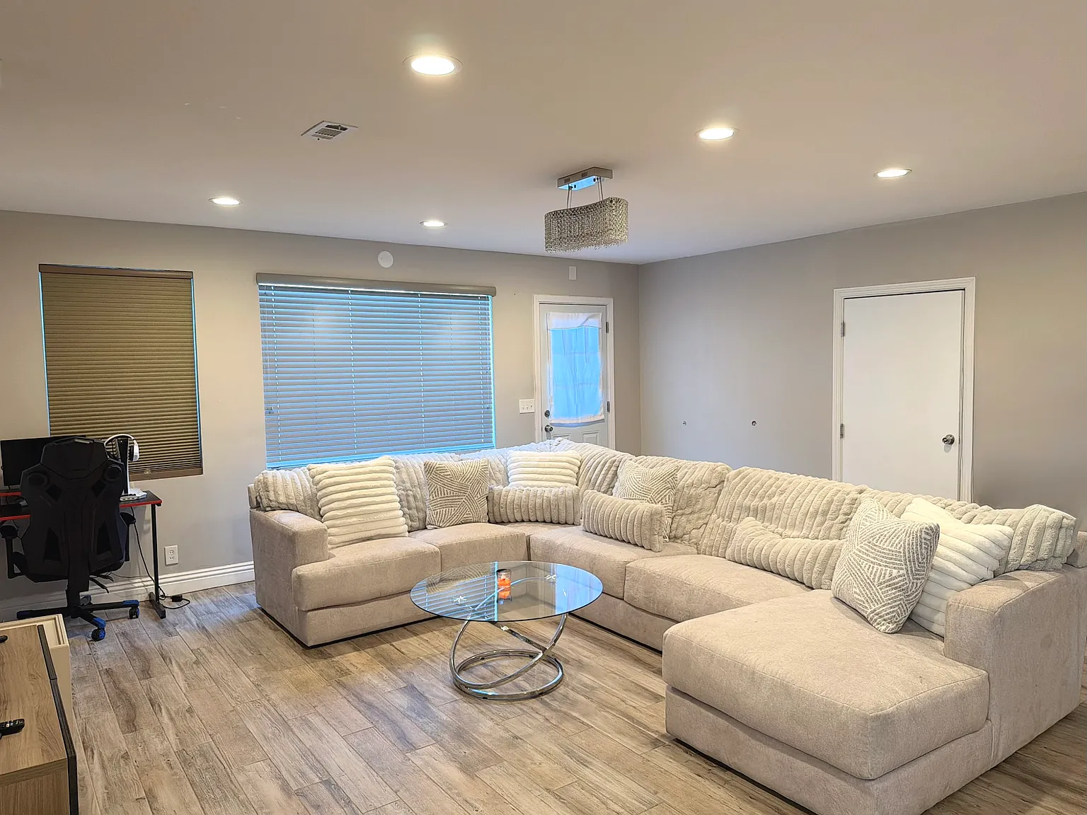 3 bed, 1672 sqft, $4,400 — Photo 3