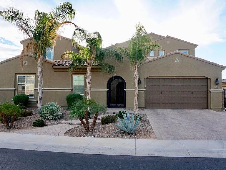 2267 E Tomahawk Dr — Photo 1