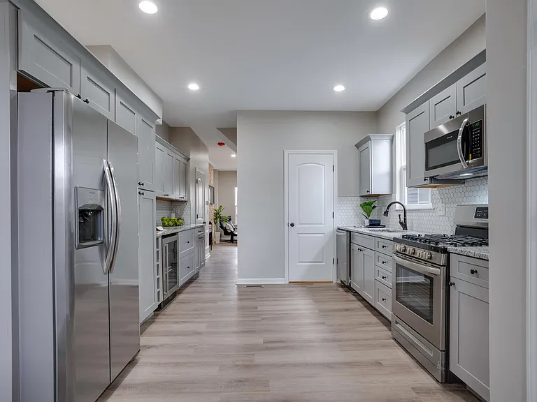 293 W Park Ave — Photo 6