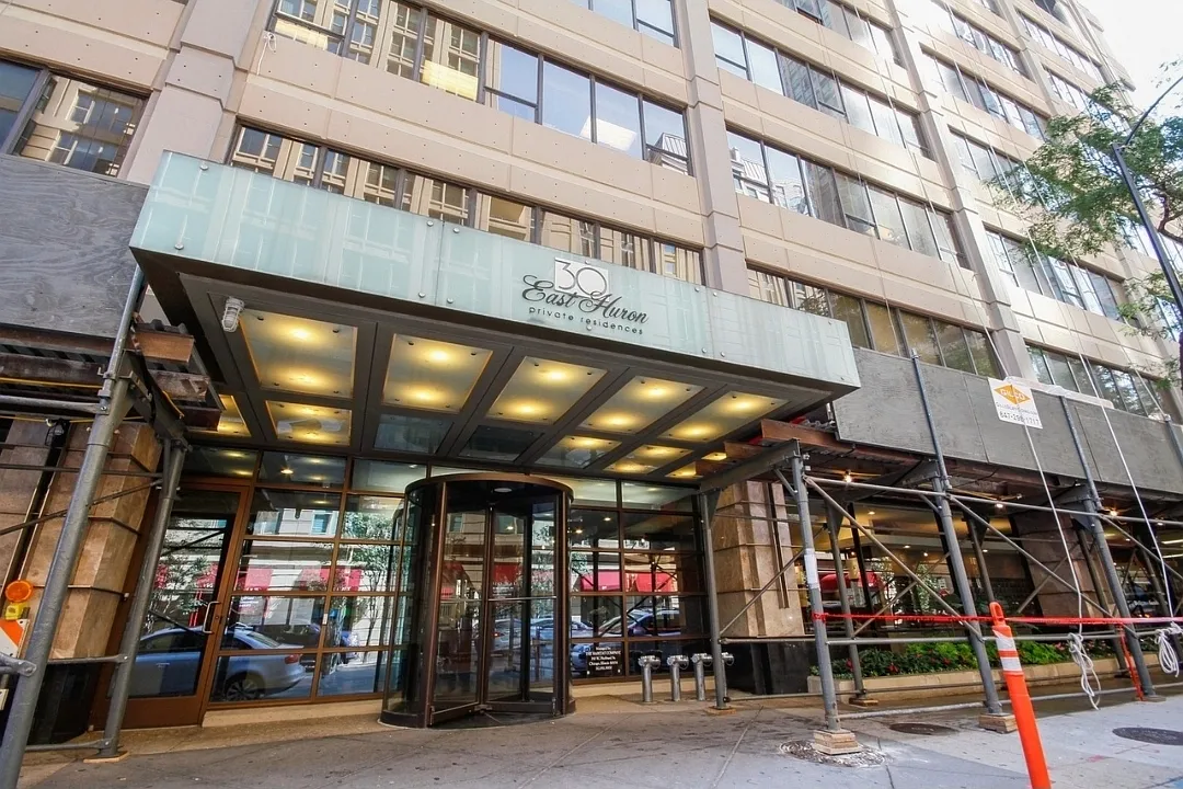 Building Photo - 30 E Huron St #2008