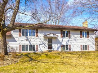 2217 Maple Ln E, Maplewood, MN 55109