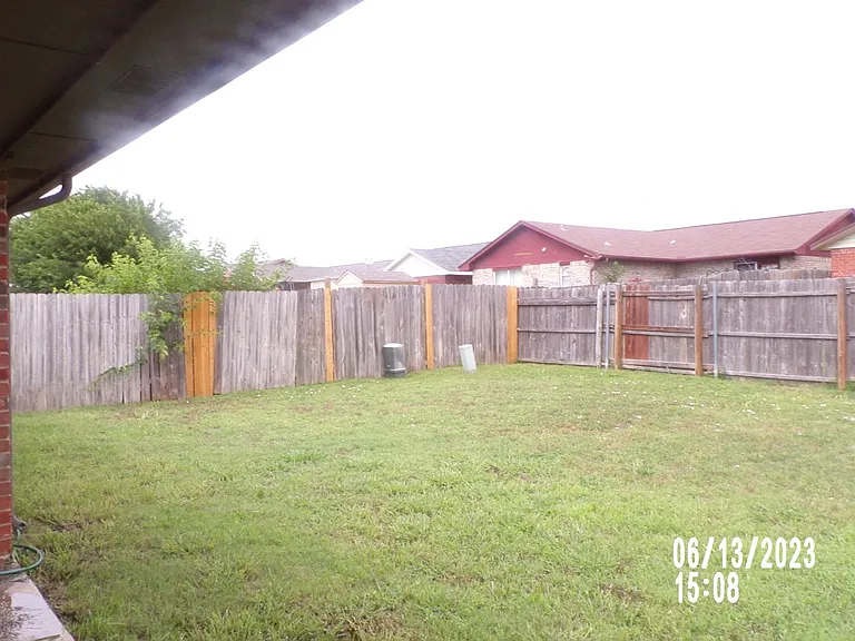 2420 SW 44th St — Photo 30