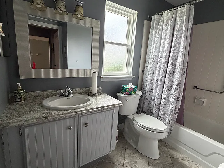 96 Buckingham Dr N — Photo 12