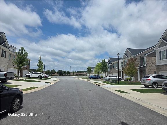 3rd image of 773 Cygnet Ln