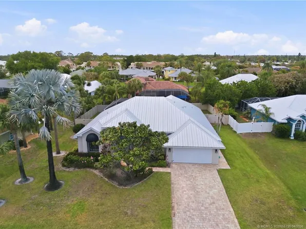 1102 SE Strathmore Dr, Port Saint Lucie, FL 34952