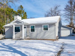 406 Woodbine Ave, Island Lake, IL 60042