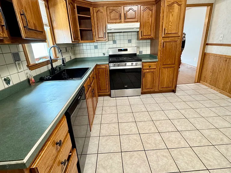 221 Bauer St — Photo 3