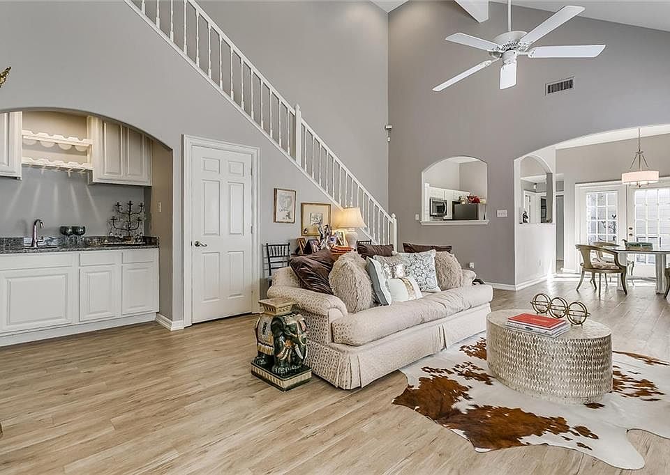 1st image of 1223 Belle Pl