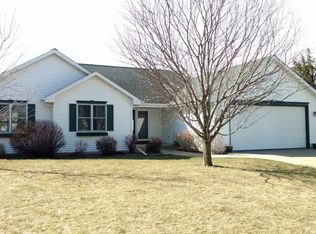 1087 Sand Point Rdg, Neenah, WI 54956