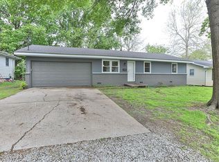 1249 S Belcrest Ave, Springfield, MO 65804