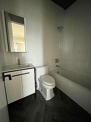 3rd image of 481 Evergreen Ave #1RR
