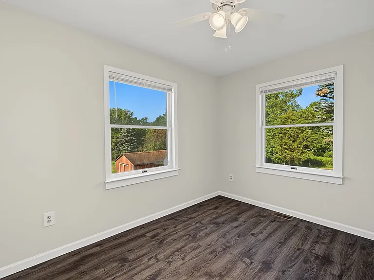 318 Cornwall Hill Rd — Photo 20