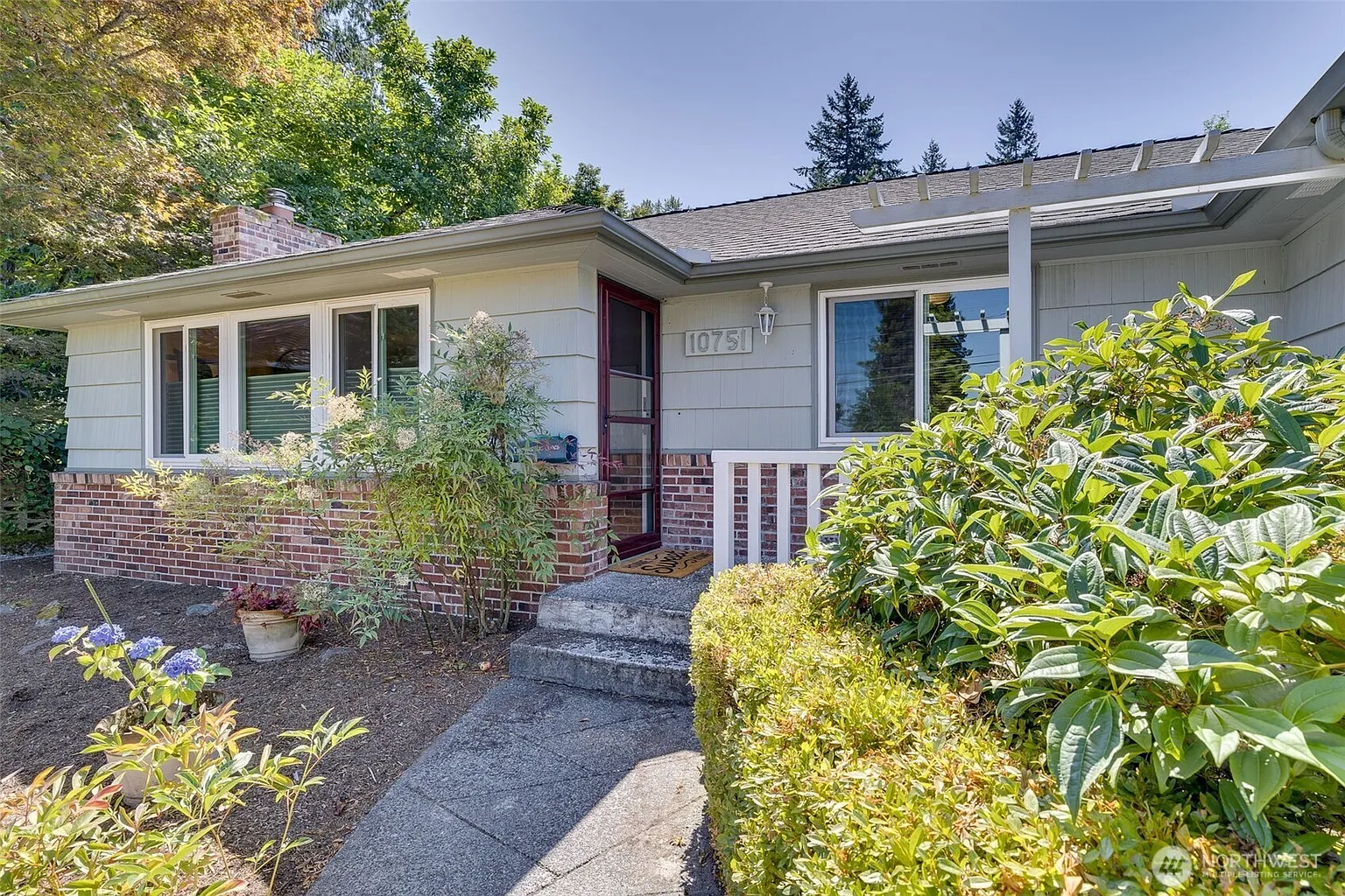 10751 Durland Avenue NE photo 1