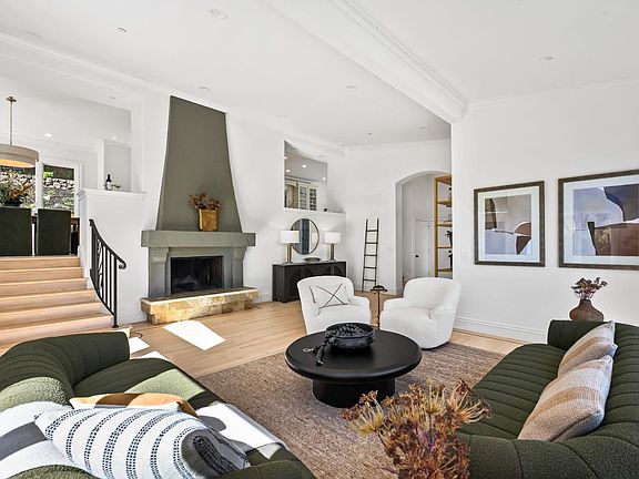 3rd image of 33 Acorn Way