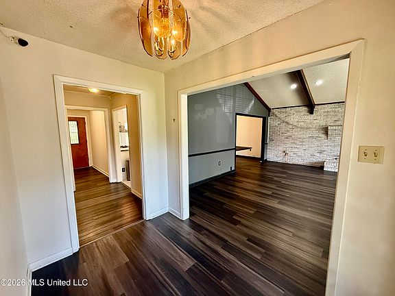 3rd image of 107 Diane Pl