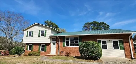 3 bed, 2.5 bath, 2372 sqft, $1,950 — Photo 2