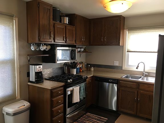 3rd image of 1626 Broadmoor Ln