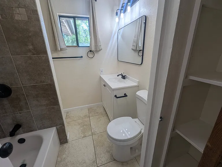 139 E Springdale Dr — Photo 14